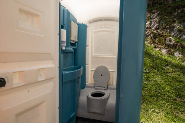 Best Porta potty rental near me  in Brewster, OH
